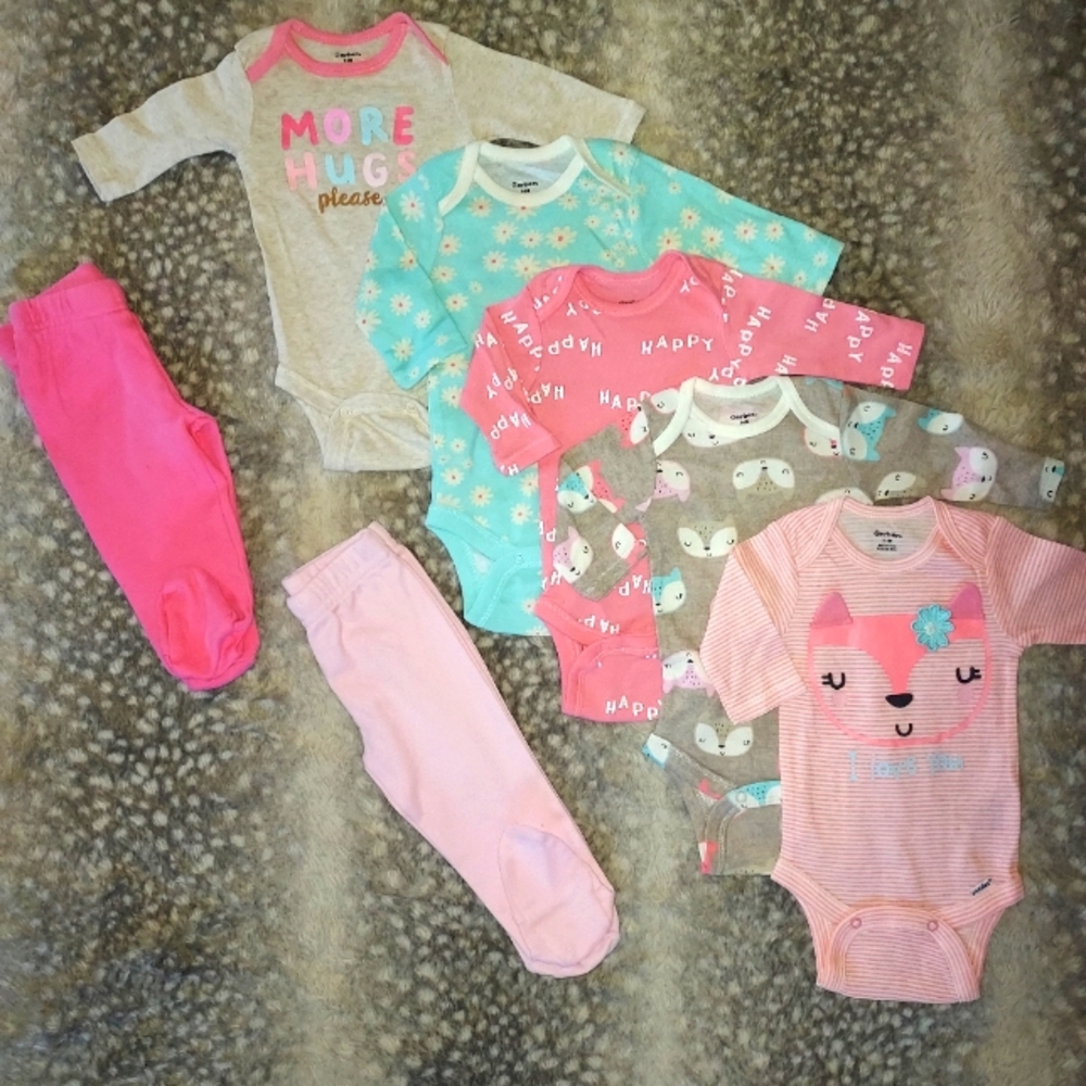 5 long sleeve onesies, 2 footie bottoms